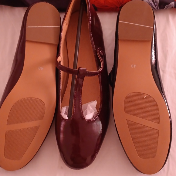 Patent burgandy T-strap flats - Picture 2 of 4